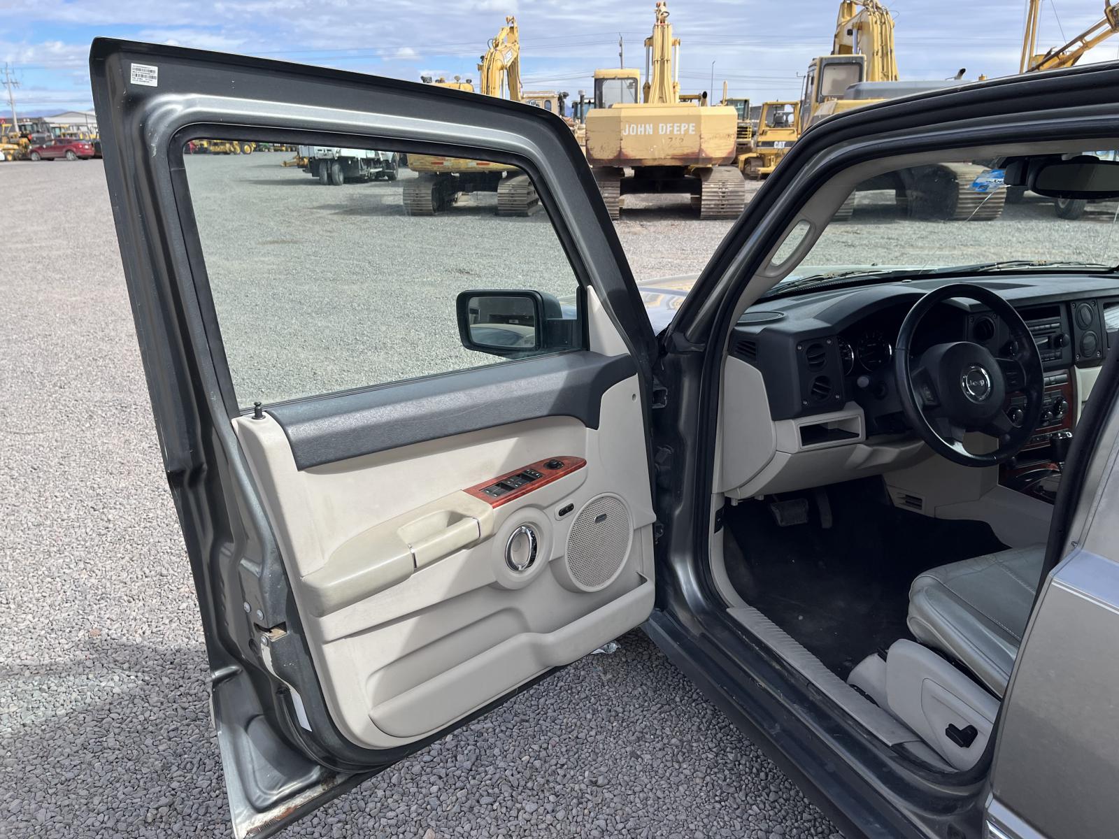 ./imagenes/INVOICE/2019/15272/JEEP COMMANDER 4X4 LIMITED (15).JPG